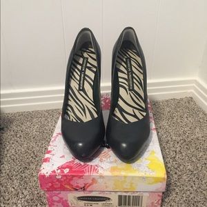 Chinese Laundry Pumps